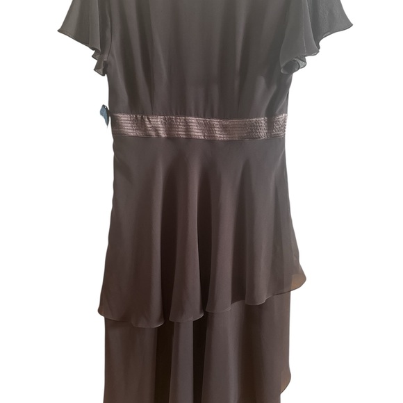 Liz Claiborne NWT Woman’s Sz 10 Chocolate Brown Tiered Floaty Dress
*Flaw Snags - Picture 5 of 14